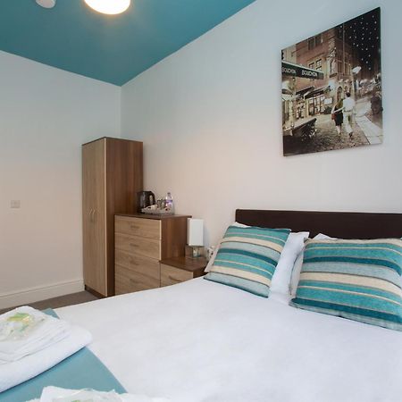 Townhouse @ West Avenue Crewe Bed & Breakfast ห้อง รูปภาพ