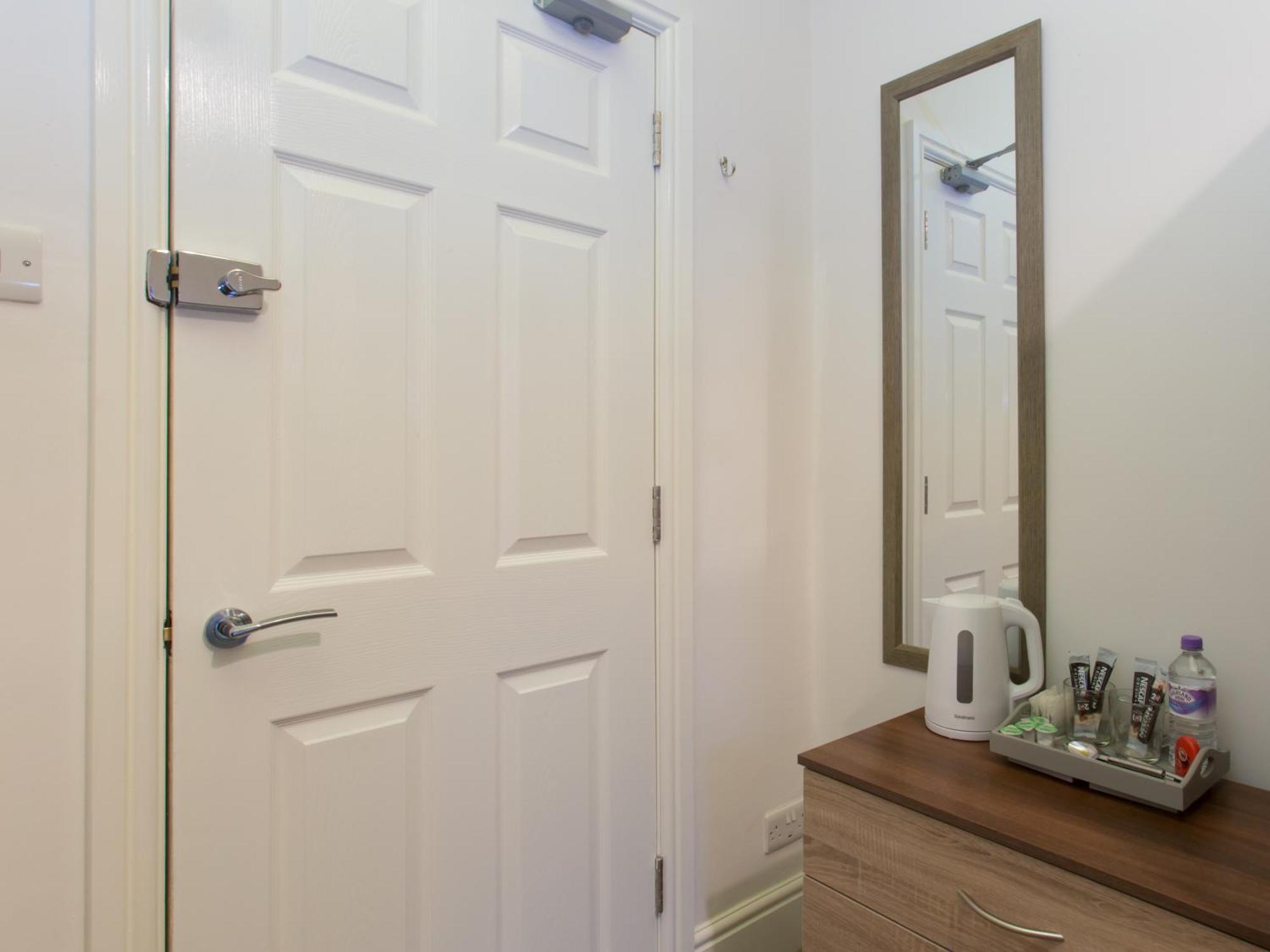 Townhouse @ West Avenue Crewe Bed & Breakfast ห้อง รูปภาพ