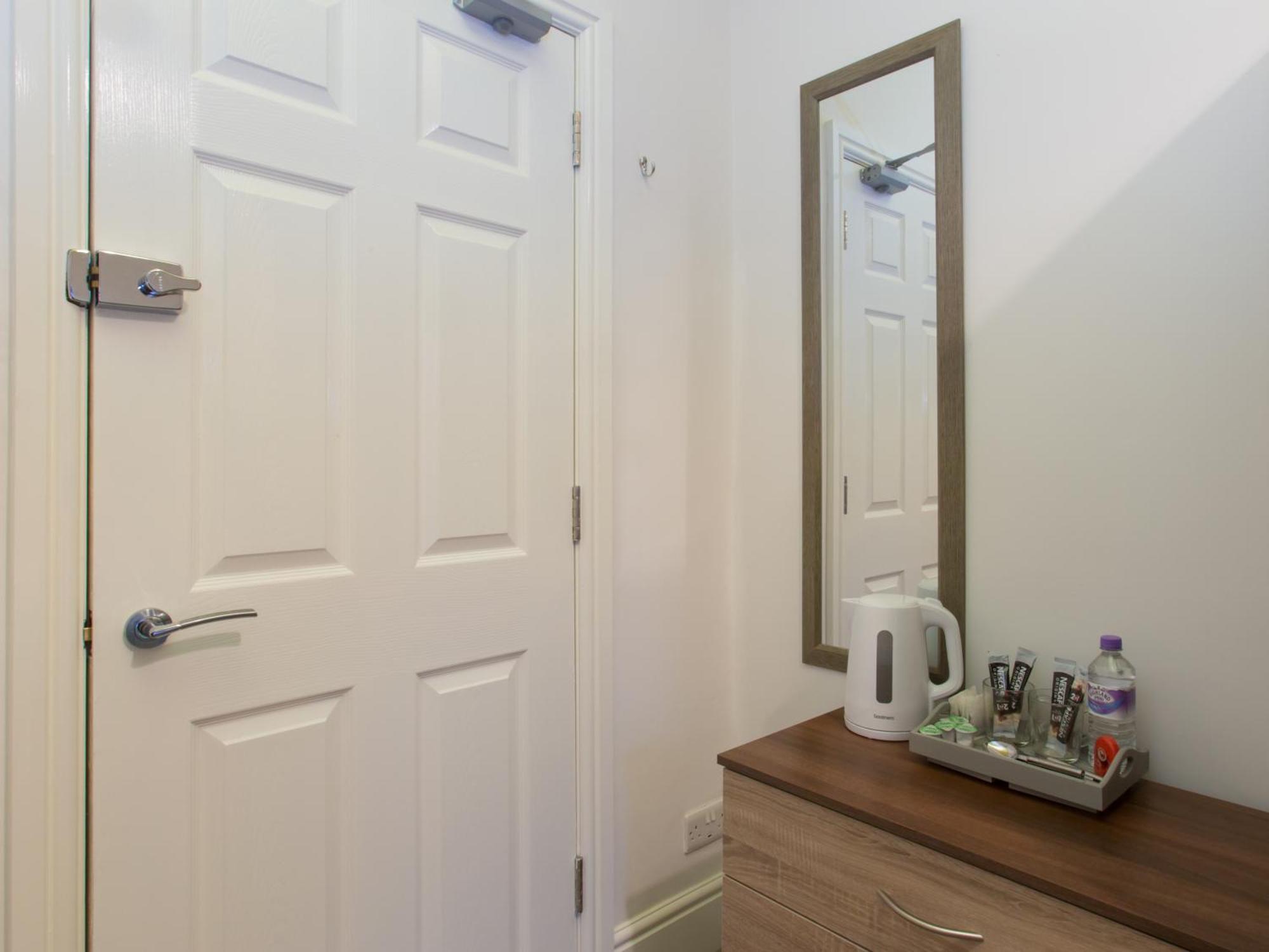 Townhouse @ West Avenue Crewe Bed & Breakfast ห้อง รูปภาพ