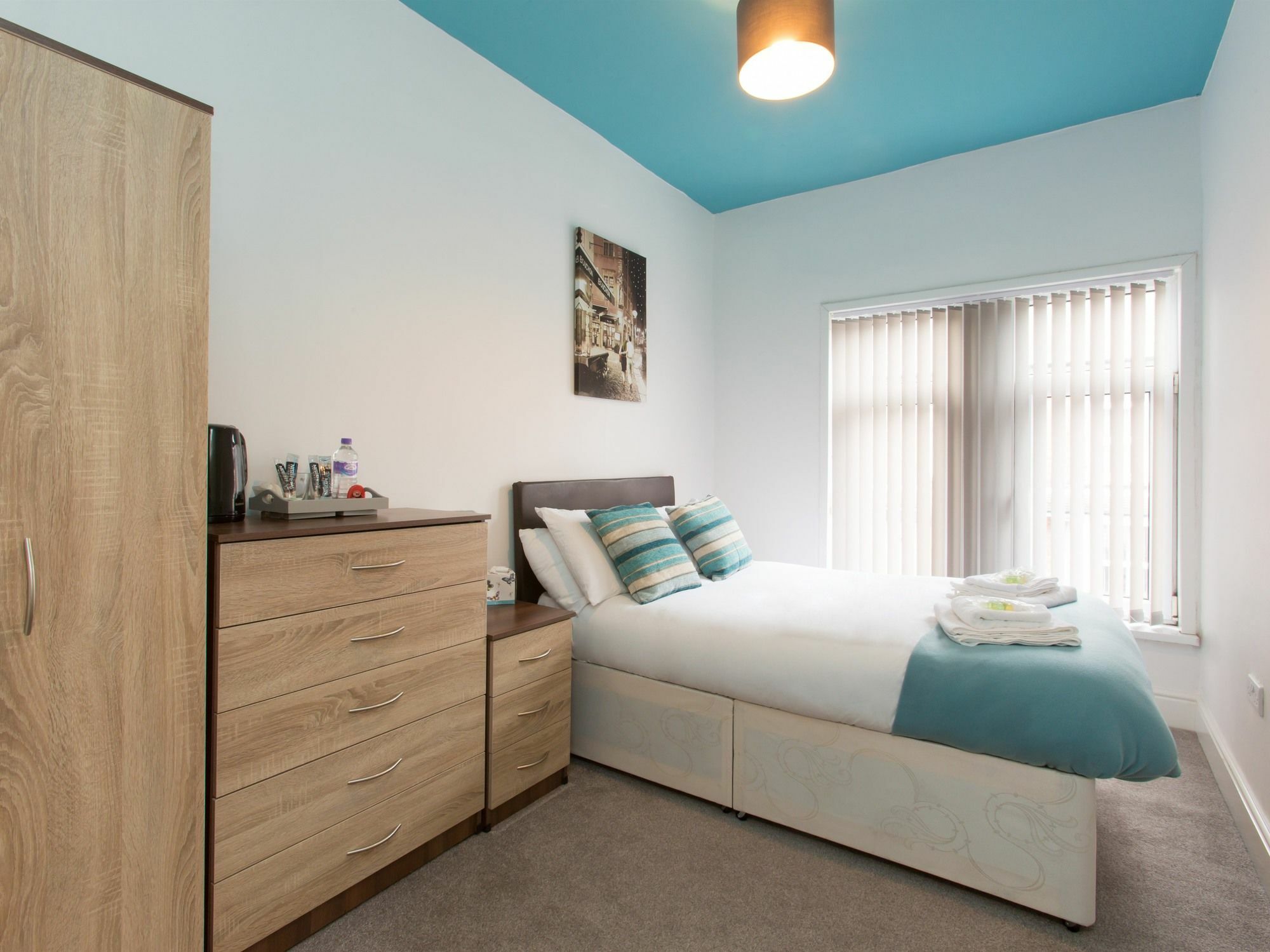 Townhouse @ West Avenue Crewe Bed & Breakfast ภายนอก รูปภาพ
