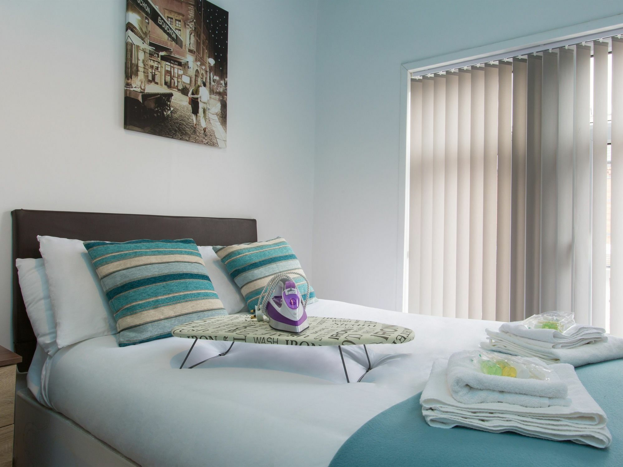 Townhouse @ West Avenue Crewe Bed & Breakfast ภายนอก รูปภาพ